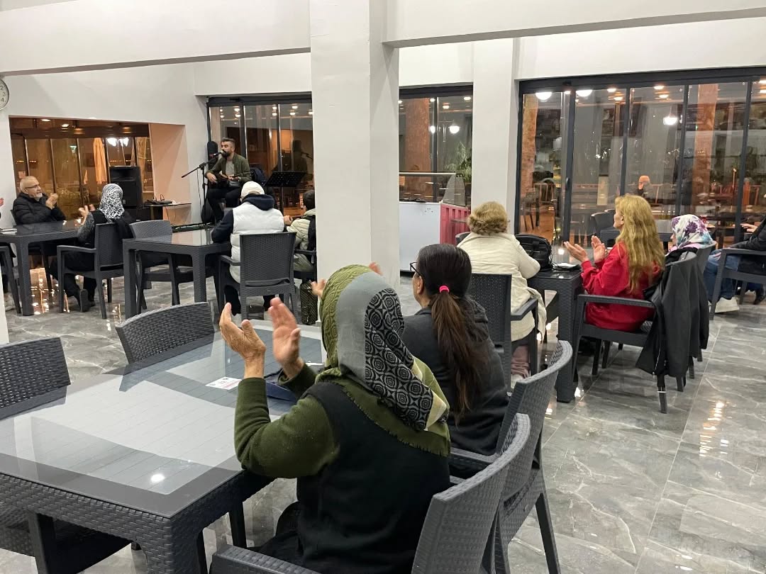 586696892 18184228684360042 1259239687312618524 N