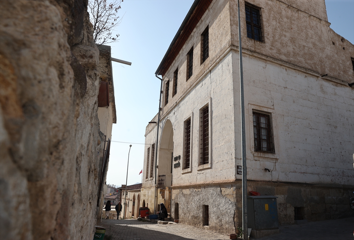 A A 20251113 39695376 39695365 T A R I H I K O N A K K A D I N C I N I U S T A L A R I N A S A N A T A T O L Y E S I O L D U