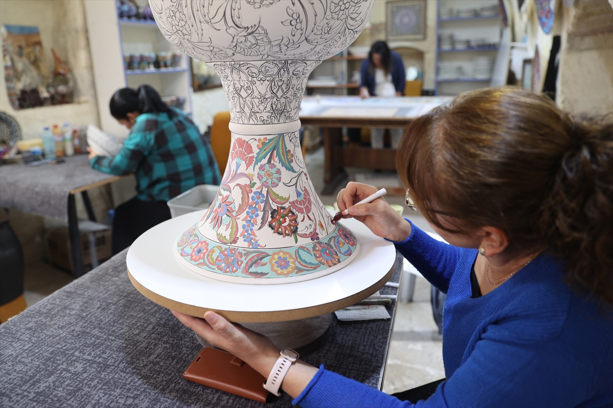 A A 20251113 39695376 39695368 T A R I H I K O N A K K A D I N C I N I U S T A L A R I N A S A N A T A T O L Y E S I O L D U