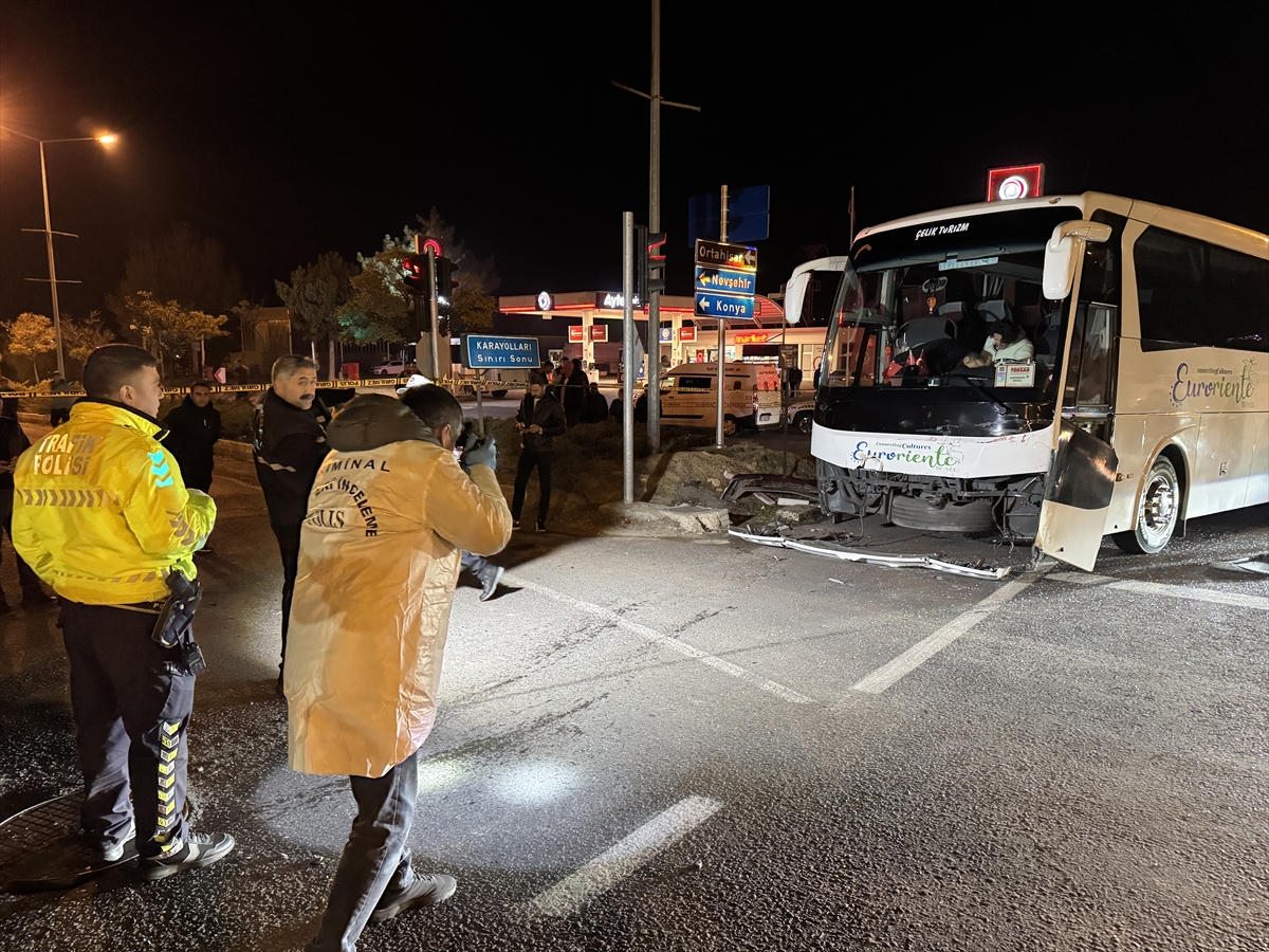 A A 20251121 39771866 39771862 N E V S E H I R D E T U R O T O B U S U I L E C A R P I S A N O T O M O B I L D E 2 K I S I O L D U 3 K I S I Y A R A L A N D I