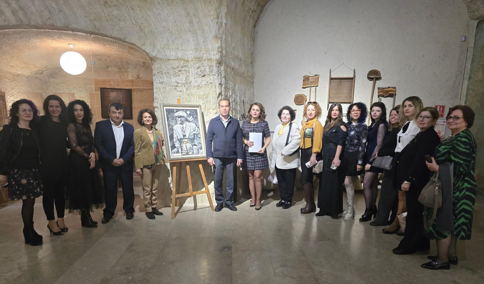 A Ç I L I Ş 001740085