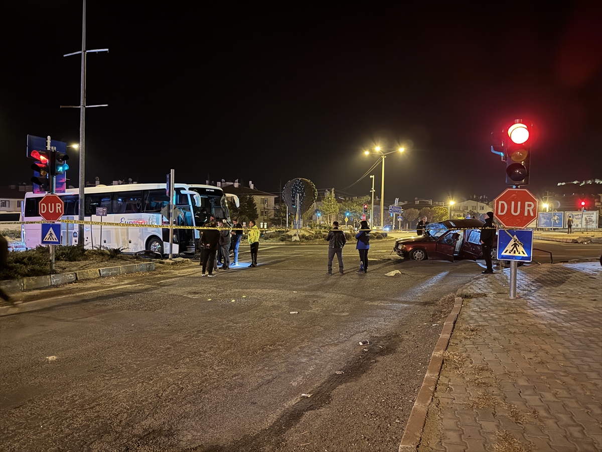 Aa 20251121 39771866 39771859 Nevsehirde Tur Otobusu Ile Carpisan Otomobilde 2 Kisi Oldu 3 Kisi Yaralandi (1)