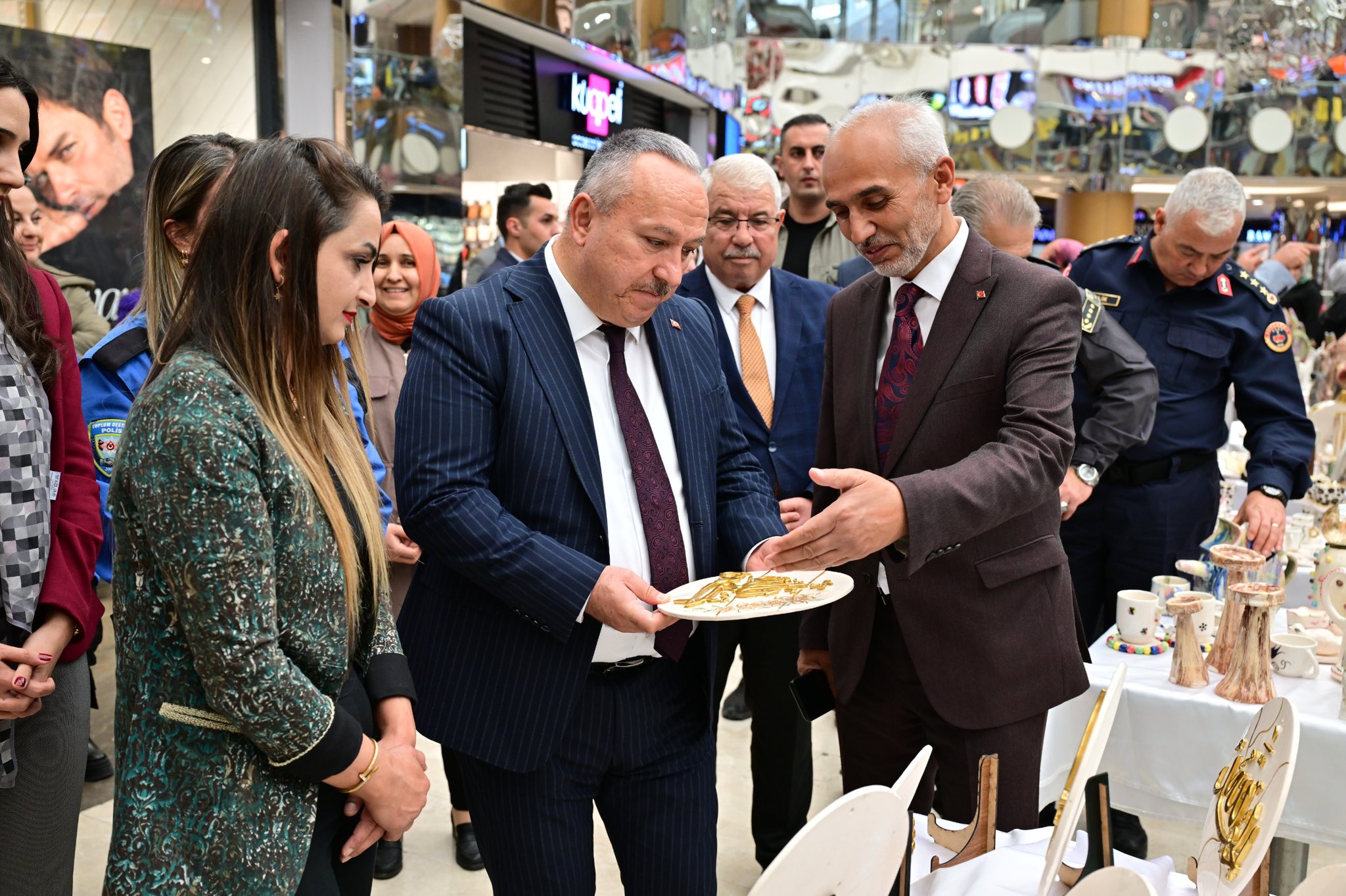 G4 Kqk D W Y A E W I Jp