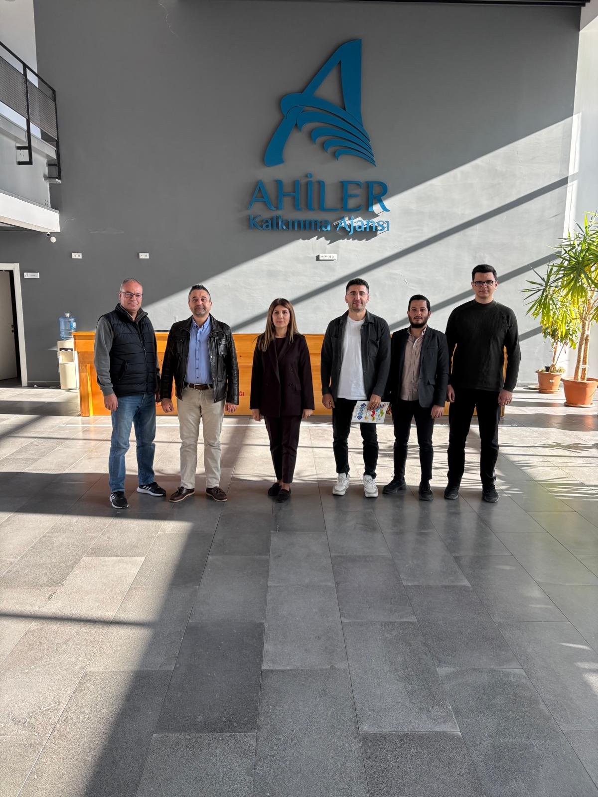 M T Y5 M D Vl Zm Ey N G U1 Y W Q