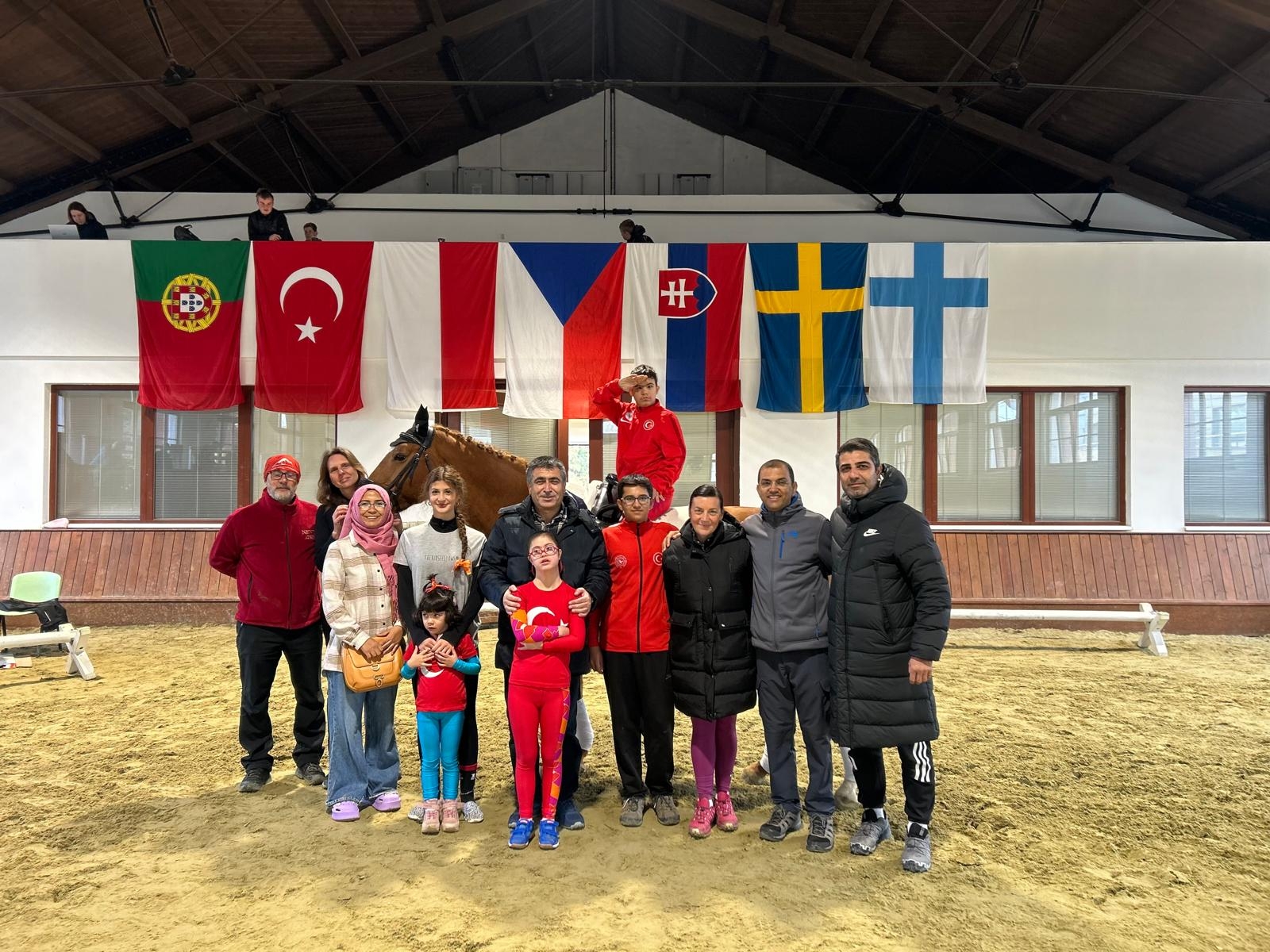 Nevü, Çekya’da Türkiye’yi Temsil Etti (4)