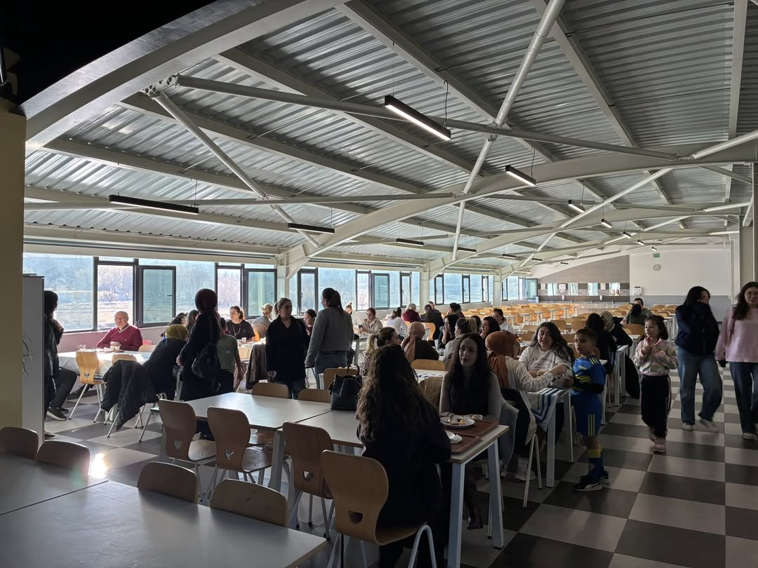 Veli Ve Öğretmenler Öğrencilerin Gelişimi Görüştü (1)