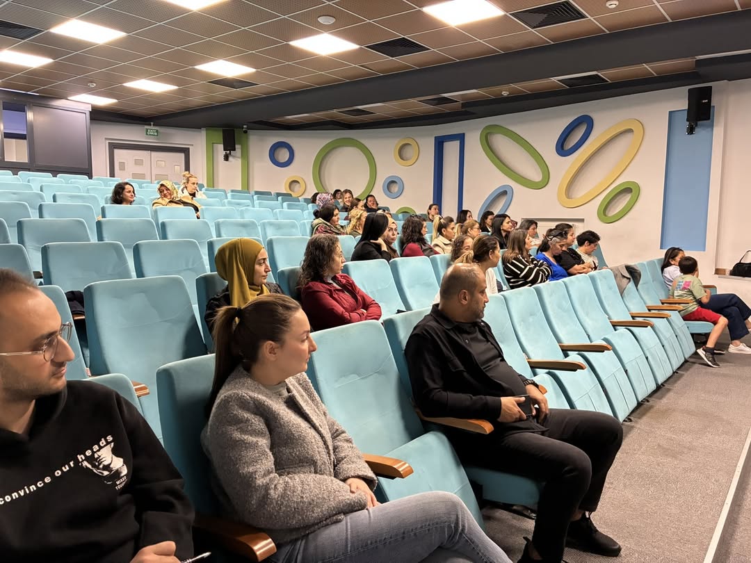 Veli Ve Öğretmenler Öğrencilerin Gelişimi Görüştü (3)