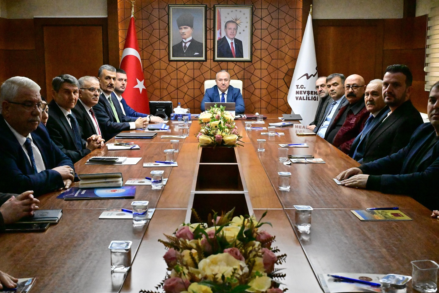 589730487 18077899019186019 2332274560585131519 N