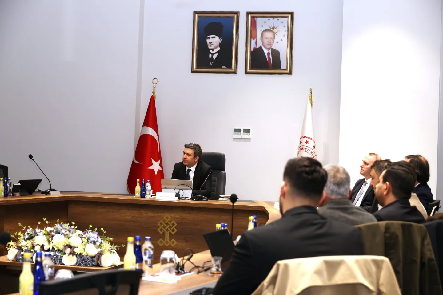 602053504 18072393863593871 3885913578876647541 N