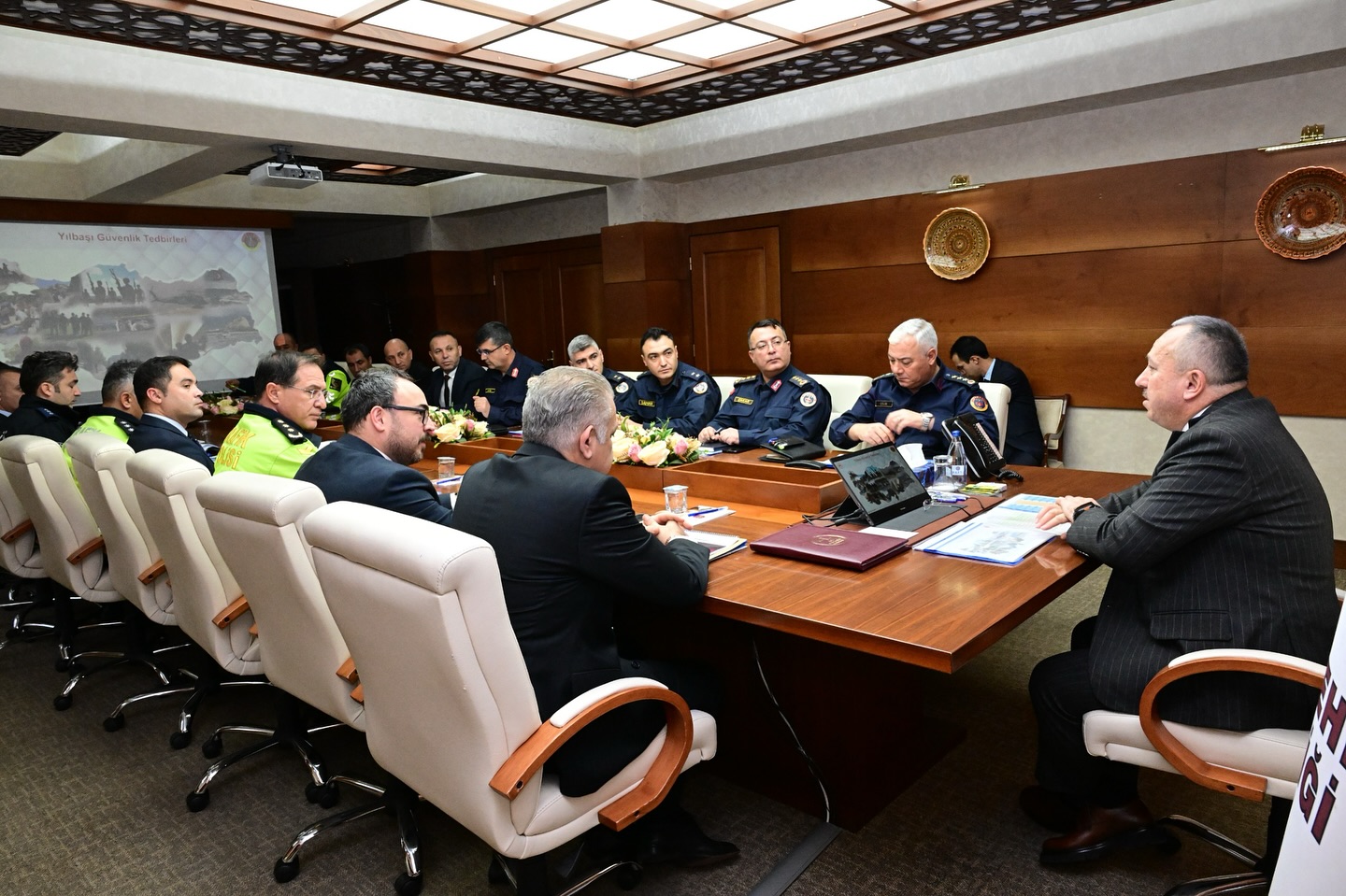 607064237 18079954781186019 8050123657467057919 N