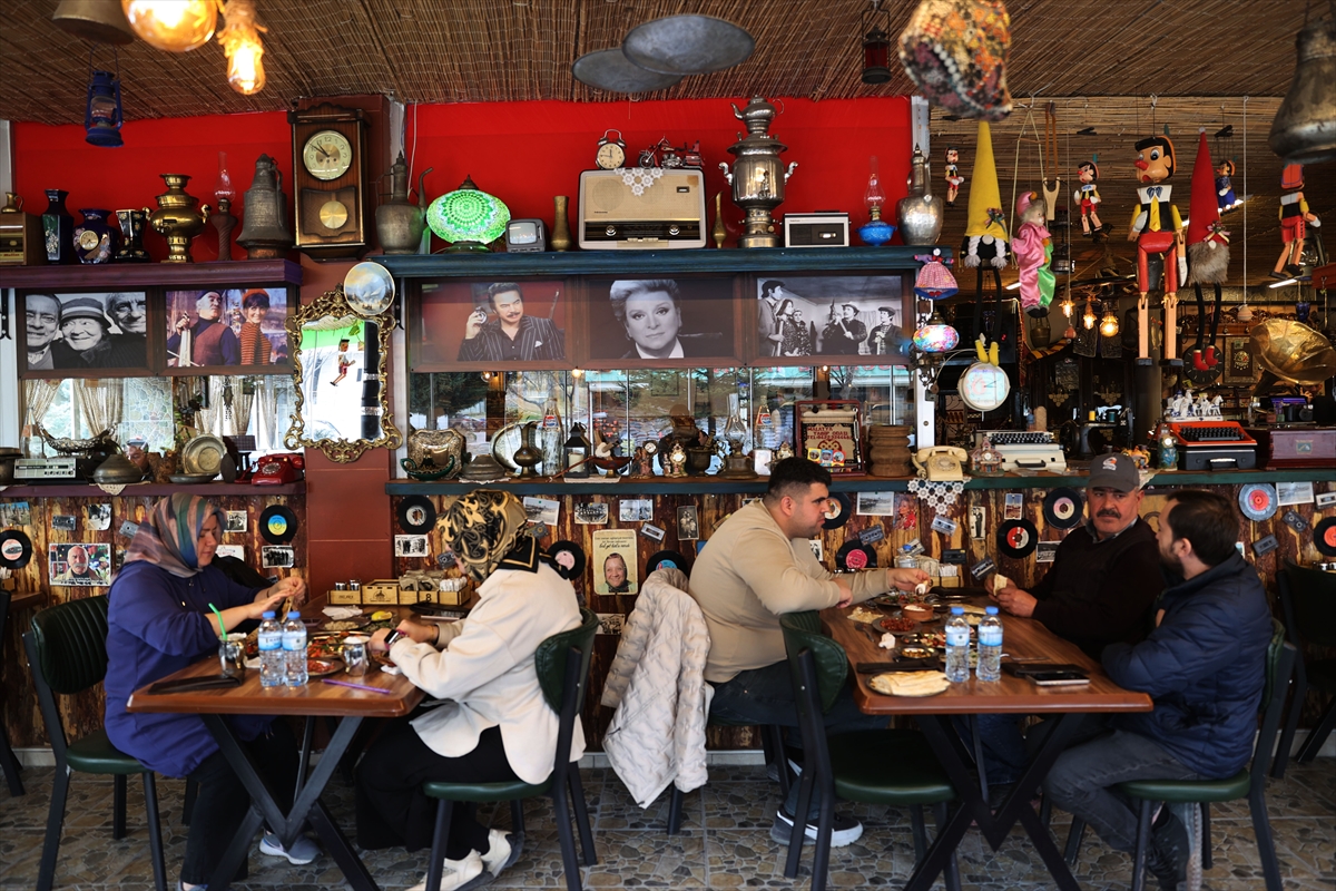 A A 20251214 39976536 39976530 D E D E S I N I N 85 Y I L L I K S E F E R T A S I Y L A B A S L A D I G I A N T I K A K O L E K S I Y O N U N U R E S T O R A N I N D A S E R G I L I Y O R