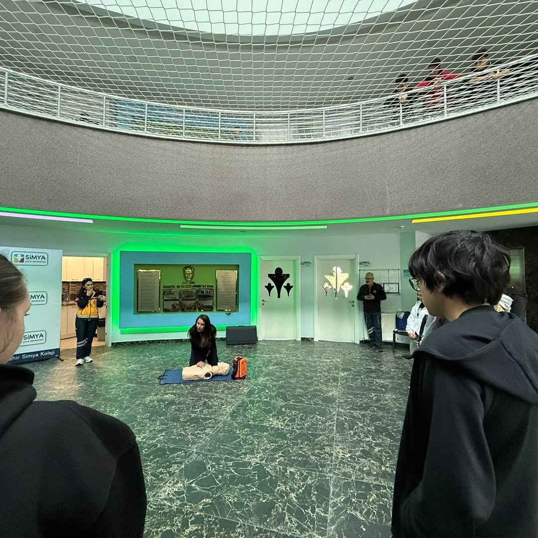 🚑 Nevşehir Simya Koleji Anadolu Ve Fen Lisesi’nde 112 Acil Çağrı Merkezi’nden İlk Yardım Eğitim (1)