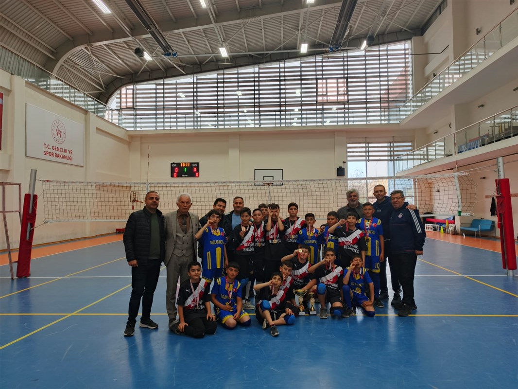 Voleybol Müsabakaları Coşkuyla Gerçekleştirildi (3)