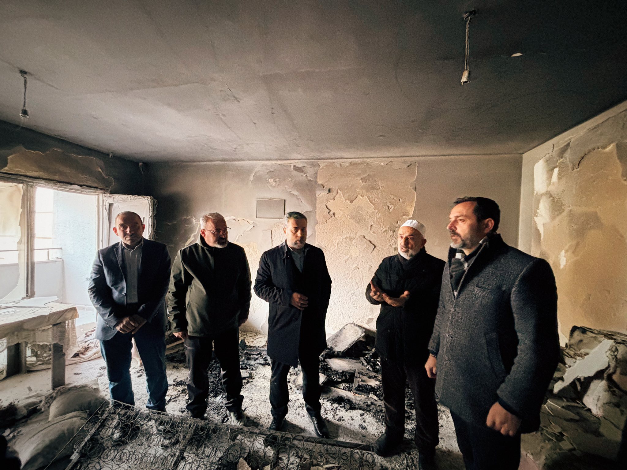 621590636 1605816000434375 1864848241606272037 N