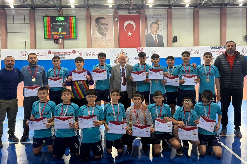 Sporcular Hentbol Müsabakalarında Ter Döktü (1)