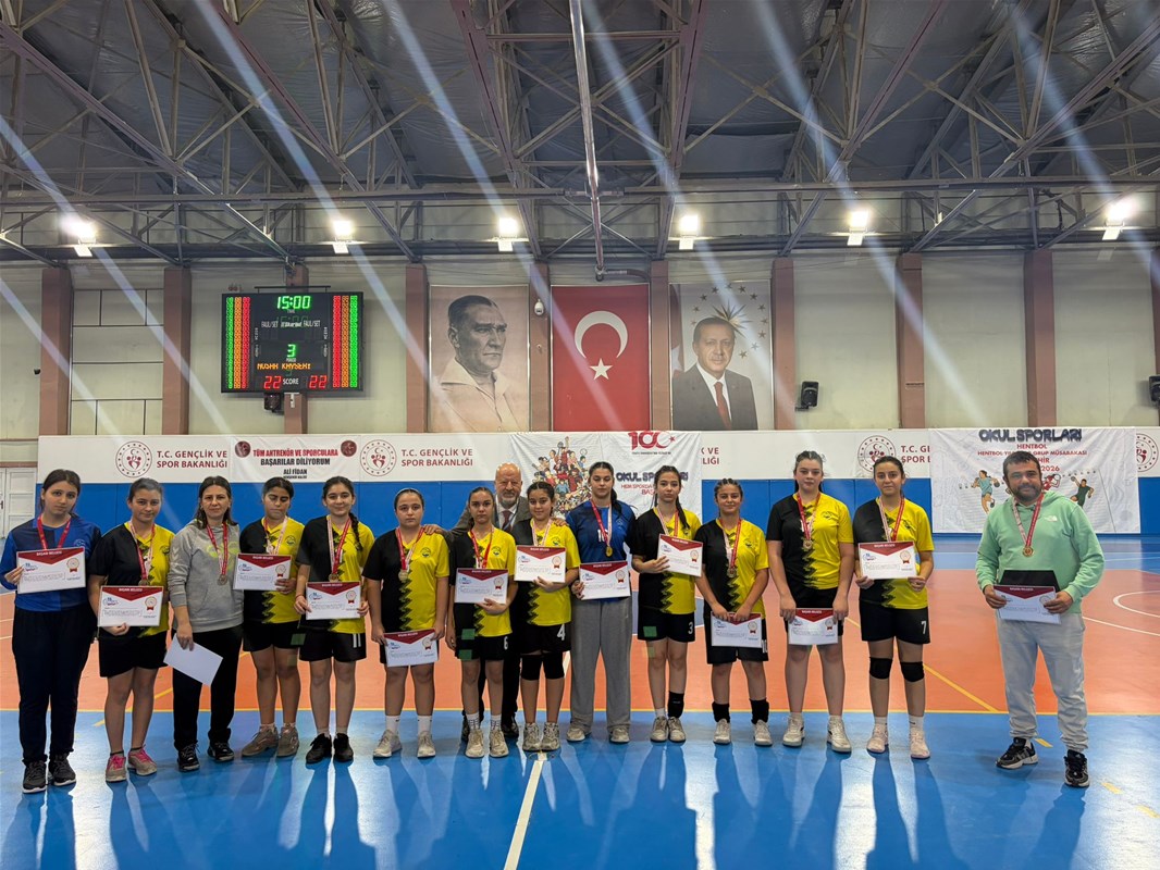 Sporcular Hentbol Müsabakalarında Ter Döktü (3)