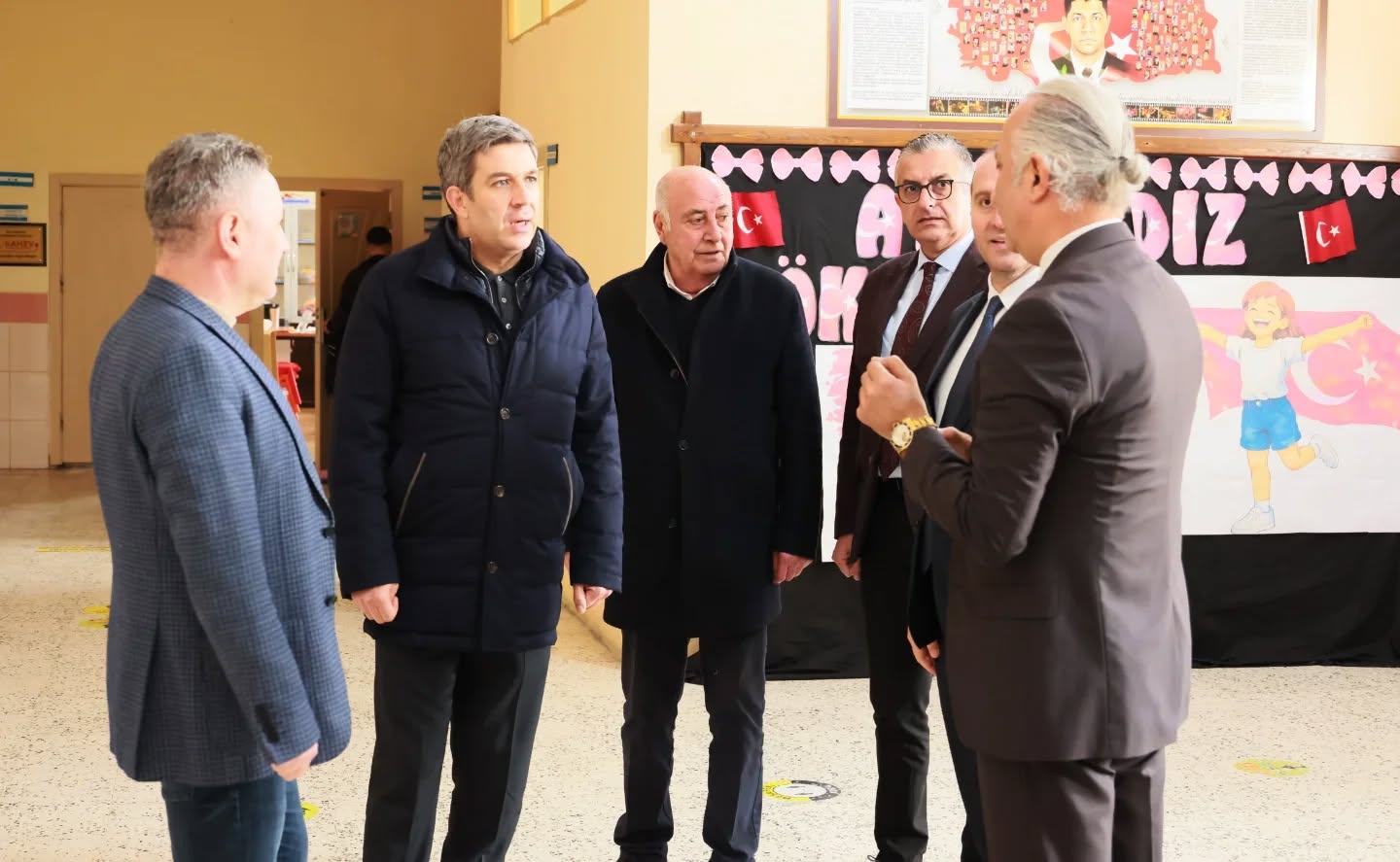 627564174 18077484071593871 3750945984181121787 N