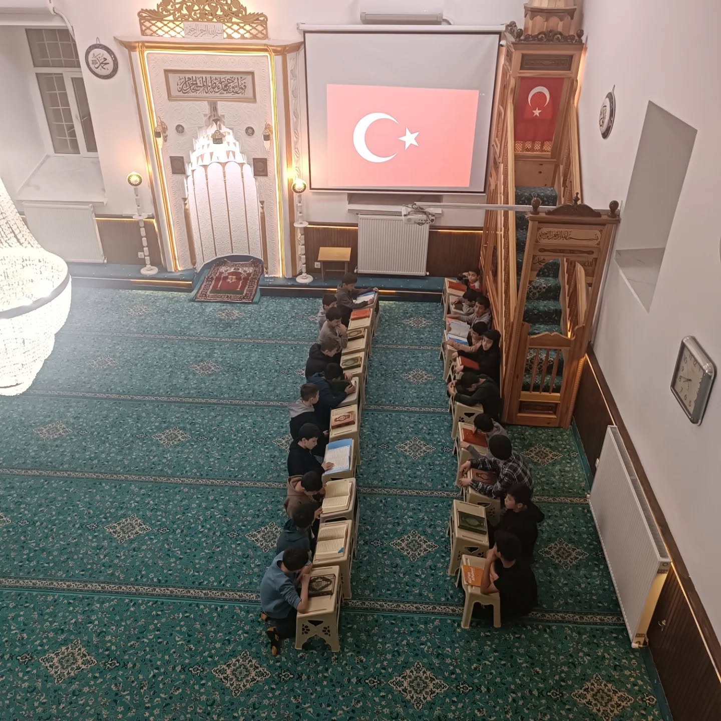 640530643 18091699808101595 2553986382988474418 N