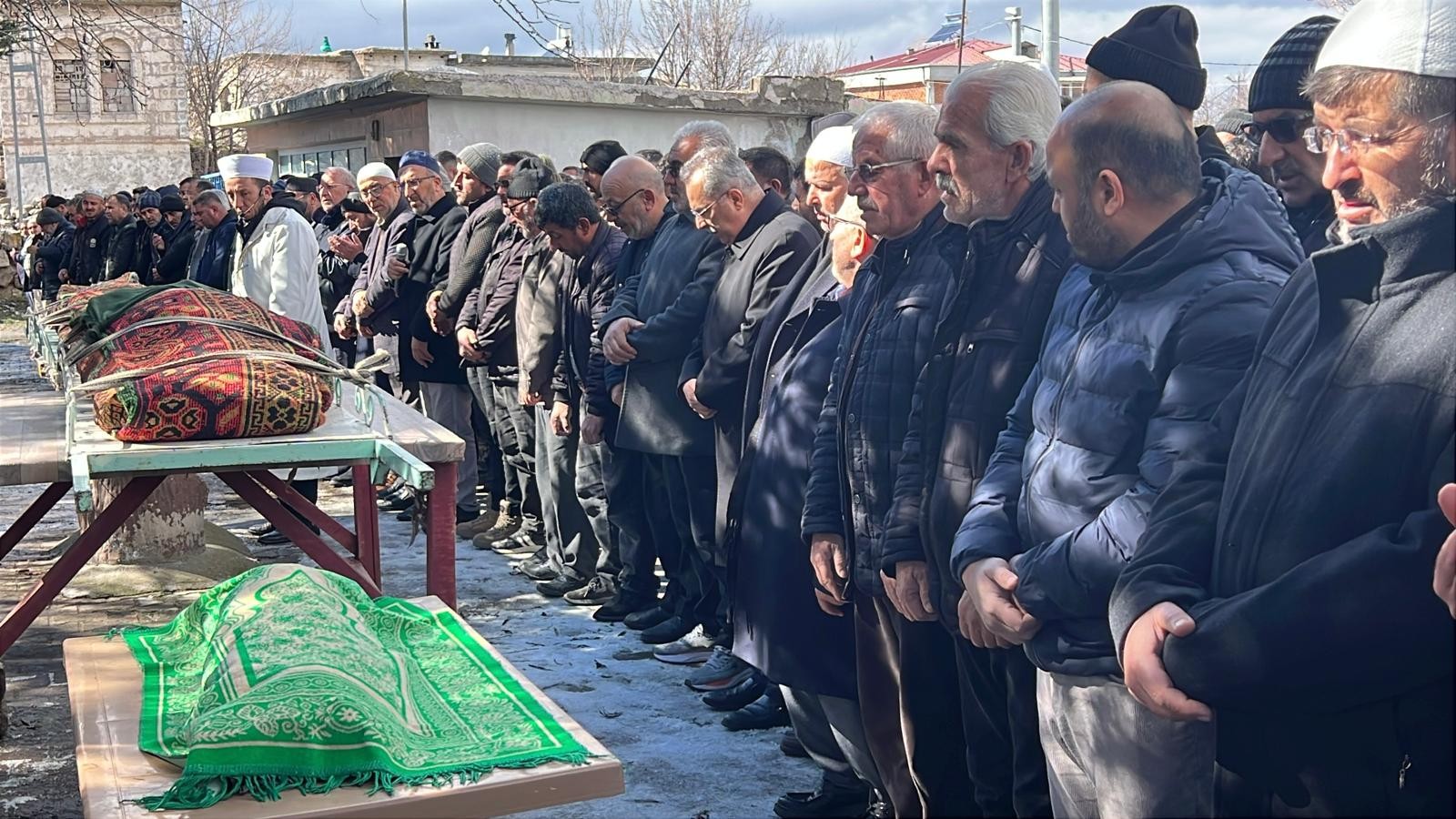 Acıgöl’de anne, baba ve bebekleri gözyaşları içinde toprağa verildi