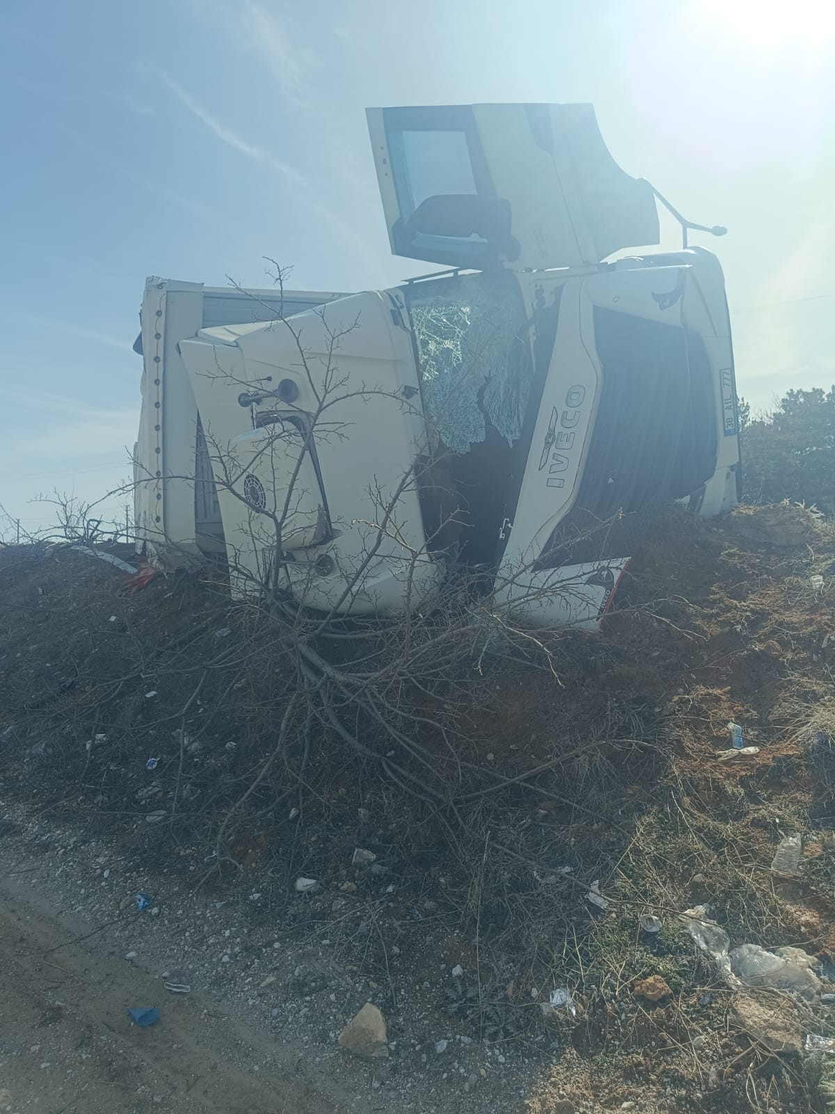 Nevşehir’de Feci Kaza! Tir Şarampole Devrildi