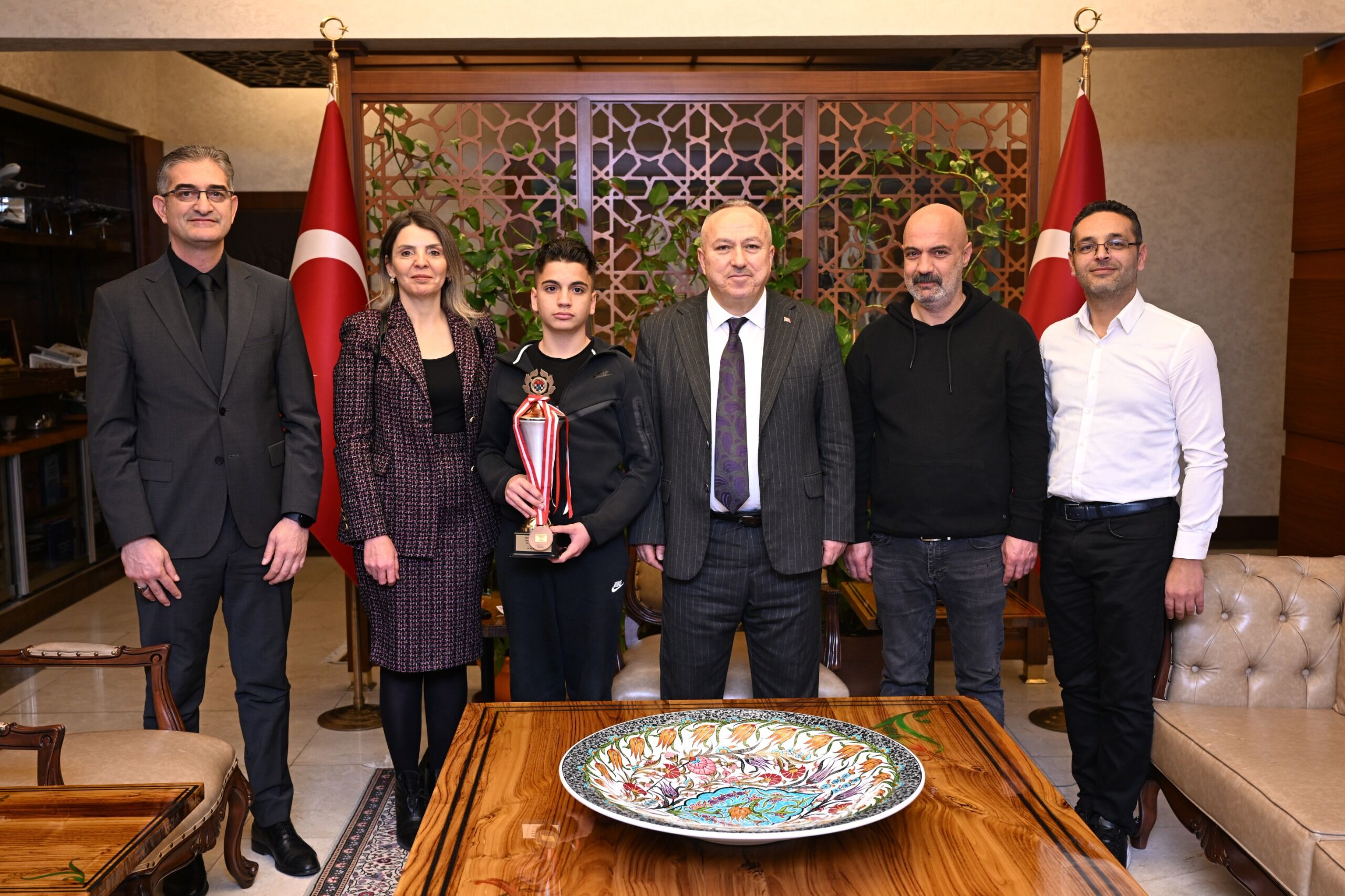 Nevşehir sporda çıtayı yükseltiyor: Şampiyon sporcular Vali Fidan’la buluştu