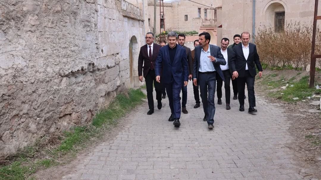 657168501 18083833406593871 2575850101157916350 N