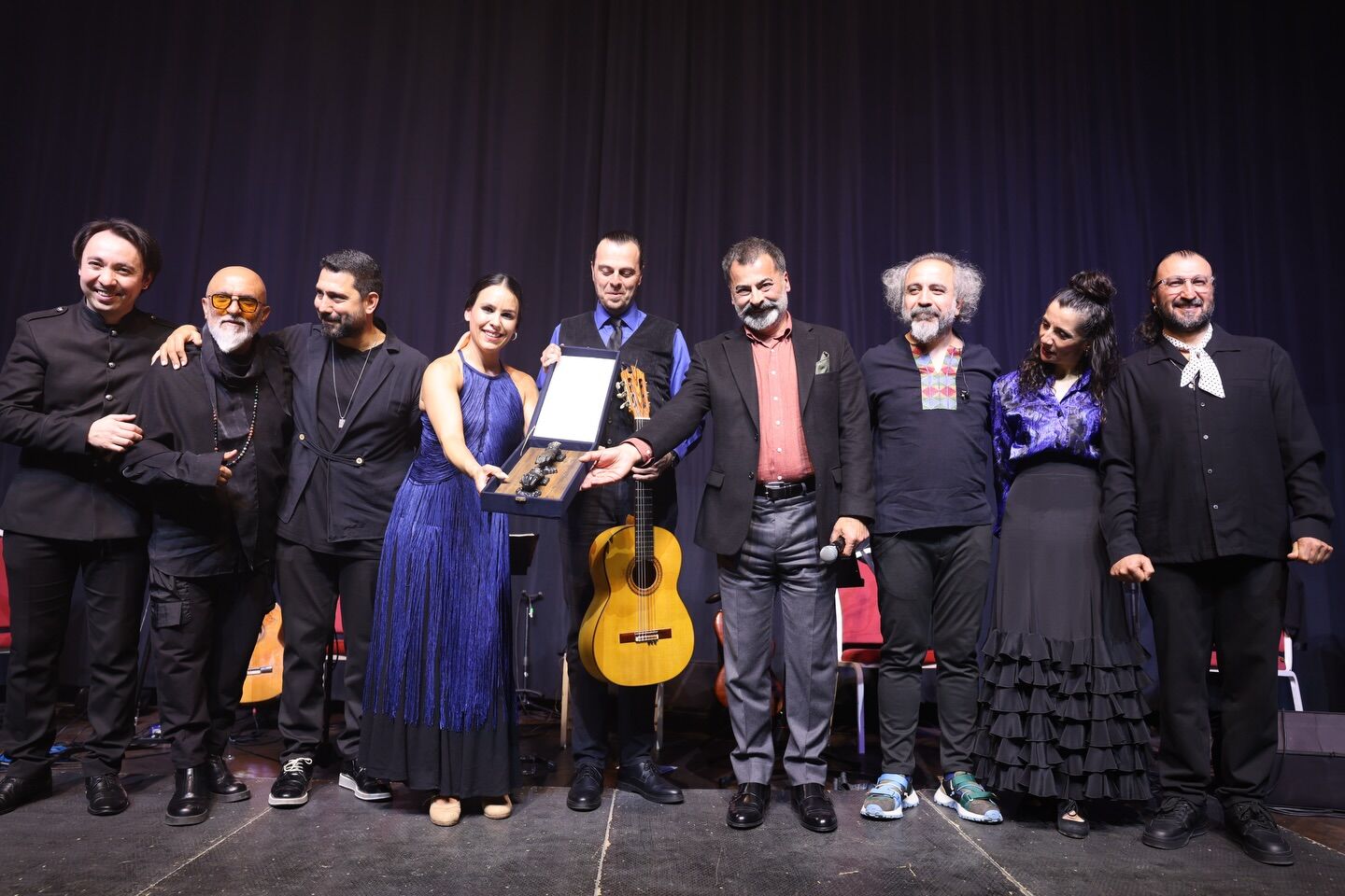 657595238 17956368750102292 5769163296608338745 N