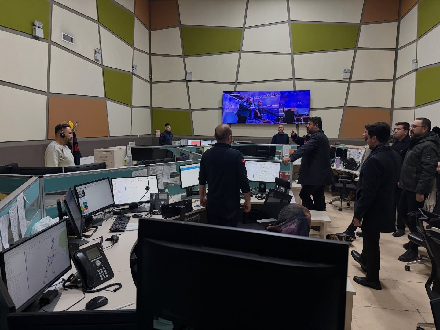 Milletvekili Çalışkan'dan Acil Çağrı Merkezi’ne Moral Ziyareti1