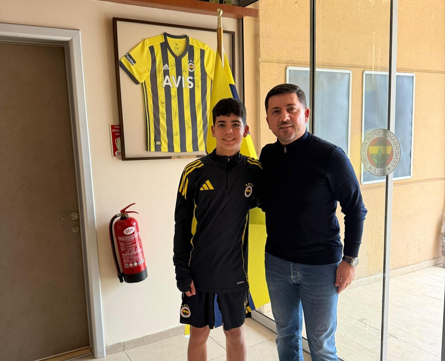 Hayalini gerçekleştirdi! Haktan Seymen Arı Fenerbahçe formasını giydi