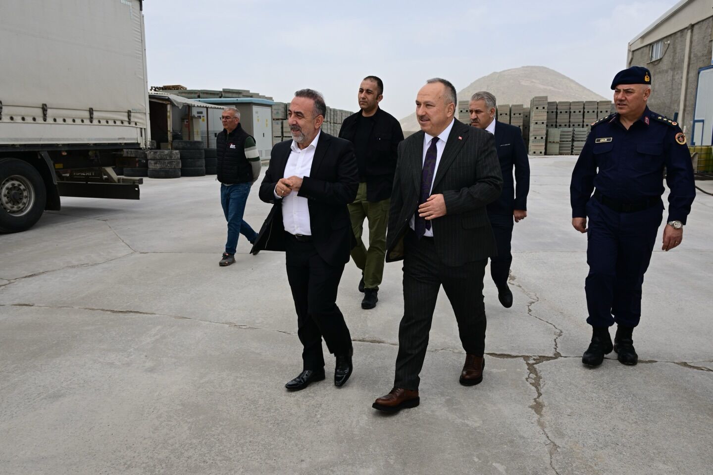 657940415 18089767403186019 4502595401454285137 N