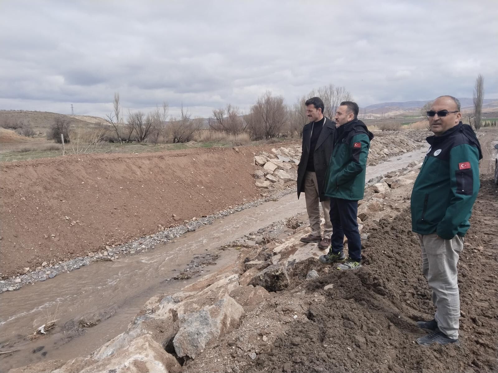 658314193 122162063186716995 8608213643310746325 N