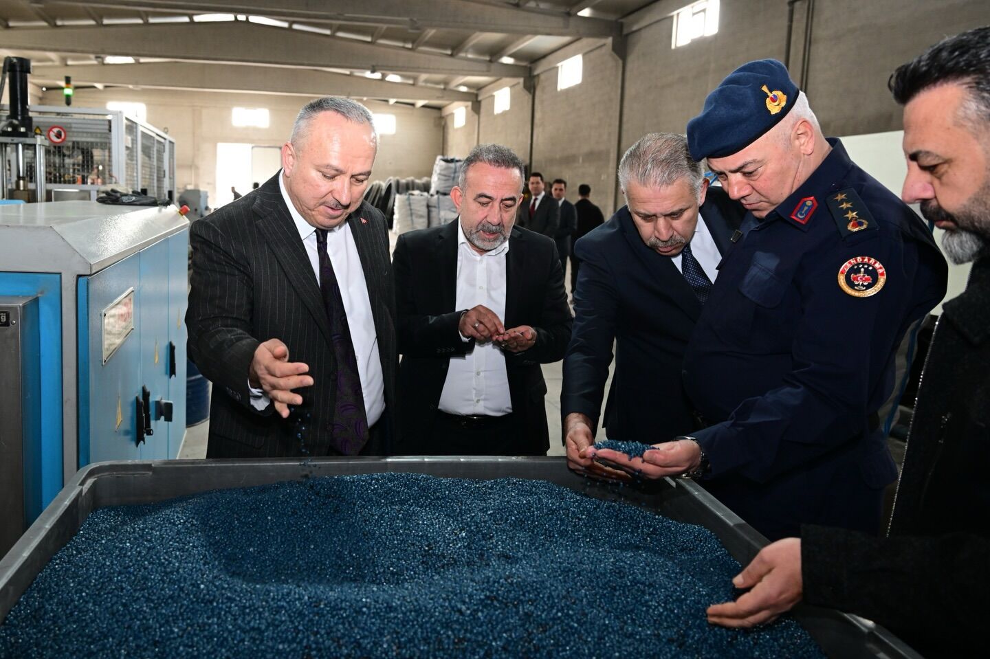 658532243 18089767367186019 112916742591447295 N