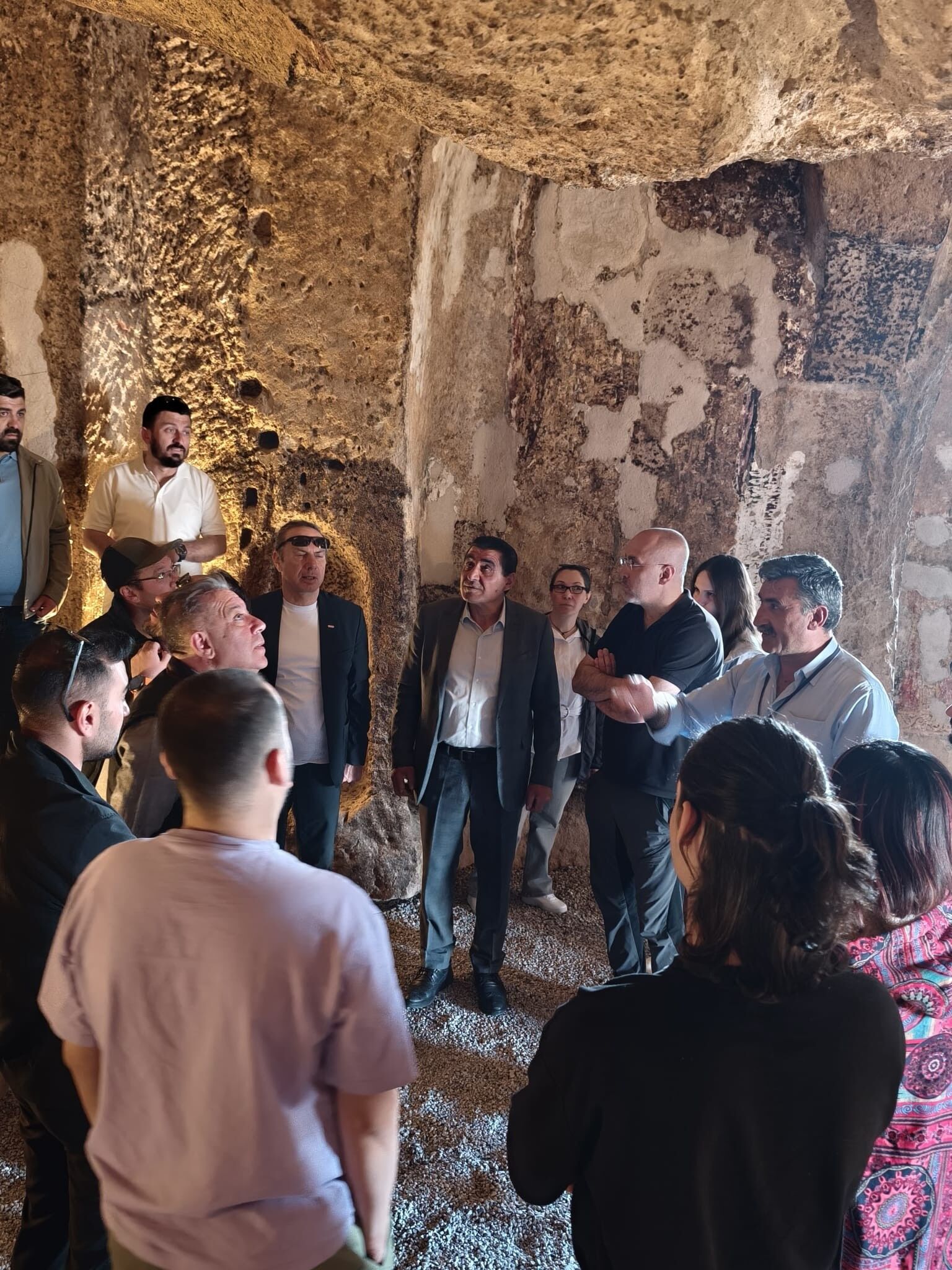 682515129 1604561337488091 3542396885801769209 N