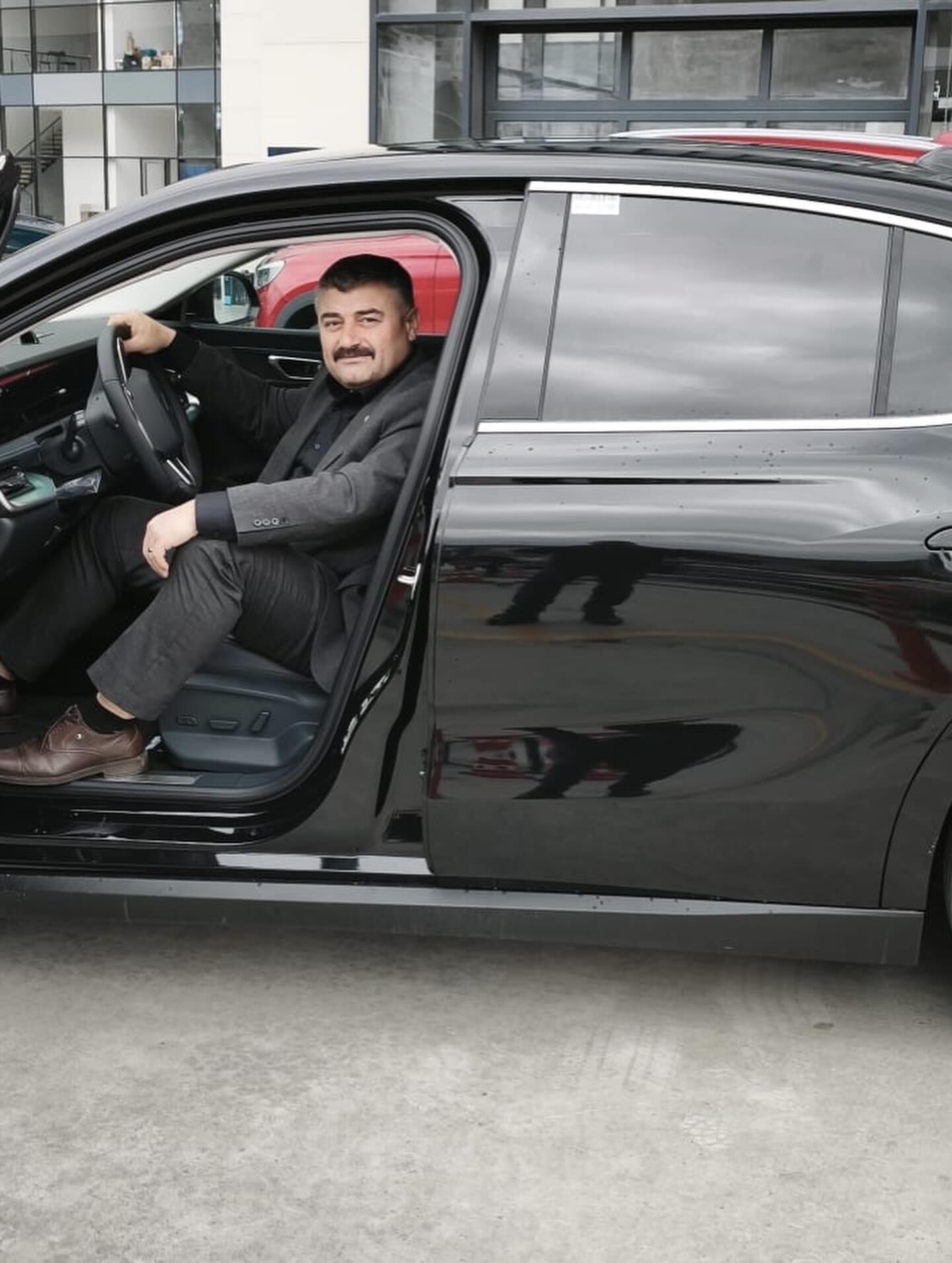 683643450 17901861828422104 3009012023835903639 N