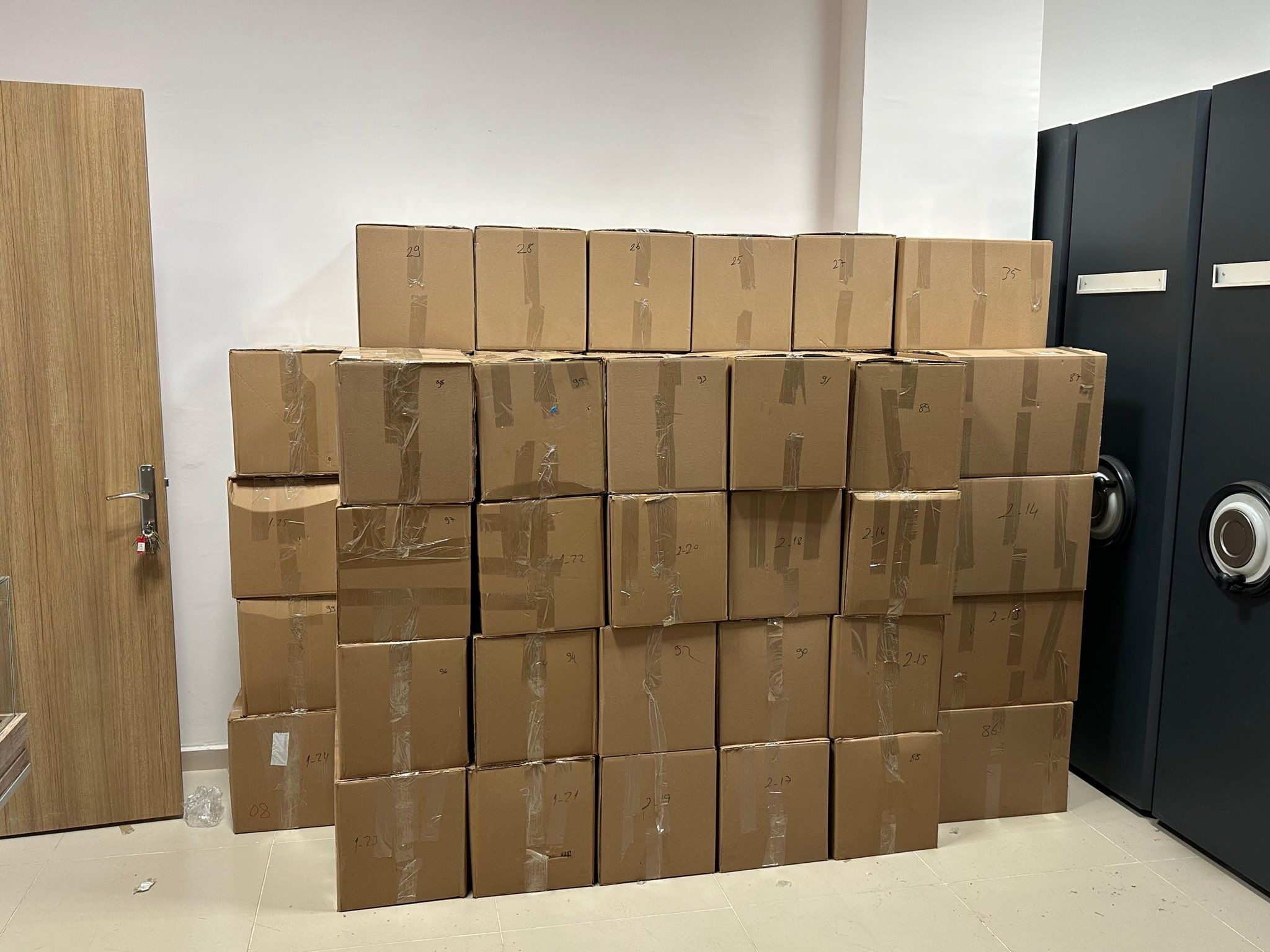 H G U9En J X M A An3D1