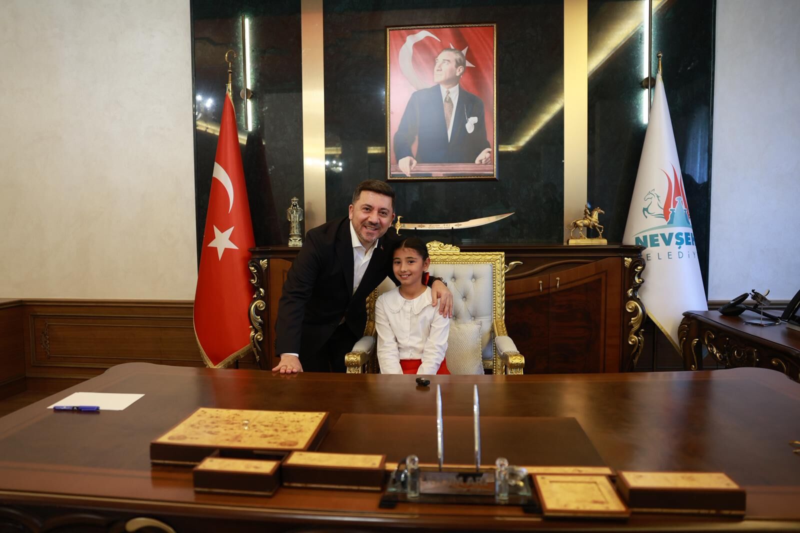 Nev Bel Koltuğa Oturanlar 001 (13)