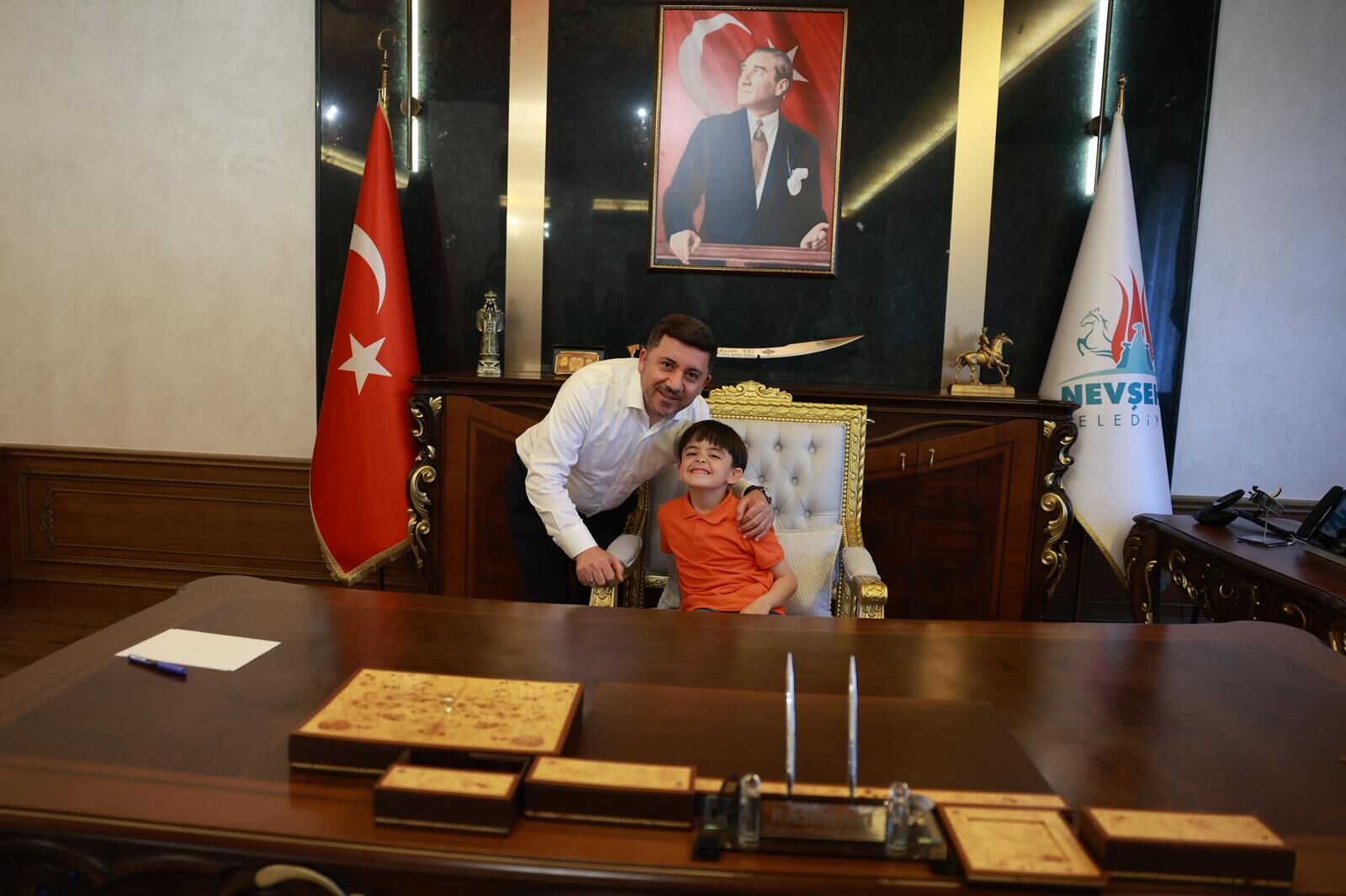 Nev Bel Koltuğa Oturanlar 001 (15)