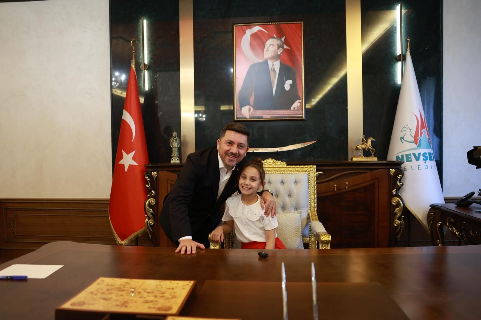 Nev Bel Koltuğa Oturanlar 001 (7)