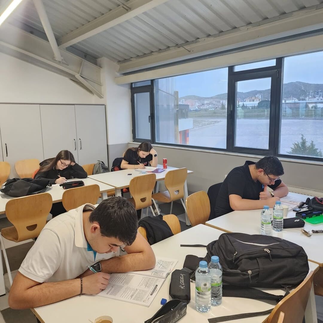 Nevşehir Simya Koleji 12. Sınıf Öğrencilerimiz, Akşam Etütlerinde Öğretmenleri Eşliğinde Verimli (3)