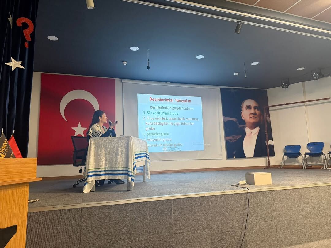 Nevşehir’de Öğrencilere Sağlıklı Yaşam Eğitiminevşehir İl Sağlık Müdürlüğü’nde Görevli Diyetisye (3)