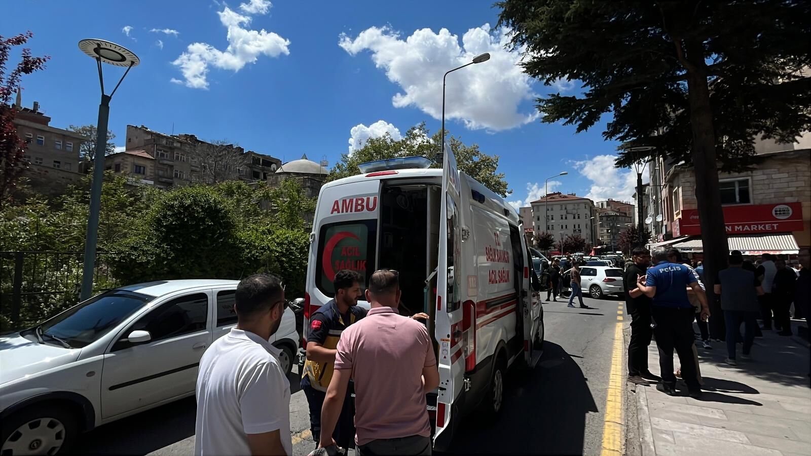 Nevşehir'de Çarşı Ortasında Silahlı Kavga 1 Yaralı (3)