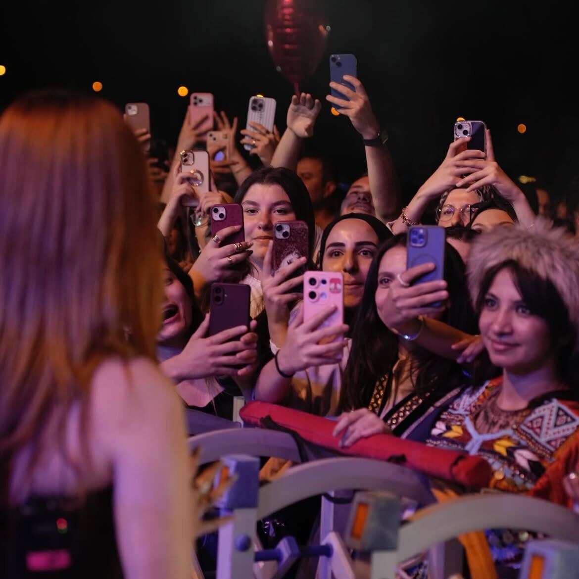Tozu Dumana Katan Bir Festival, Sahneyi Dolduran Harika Bir Ses! 🎶 Kapadokya At Festivali’nde G (1)