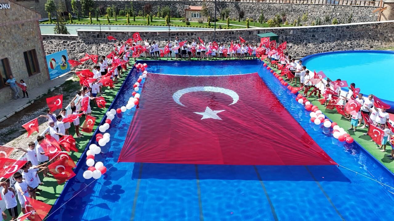 Nev Bel Zafer Bayrami Coşkusu 001