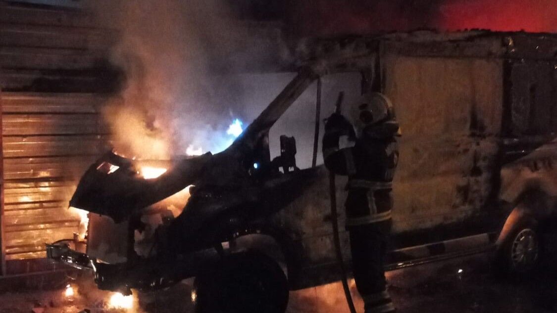 1Nevşehir’de Park Halindeki Minibüs Alev Topuna Döndü1