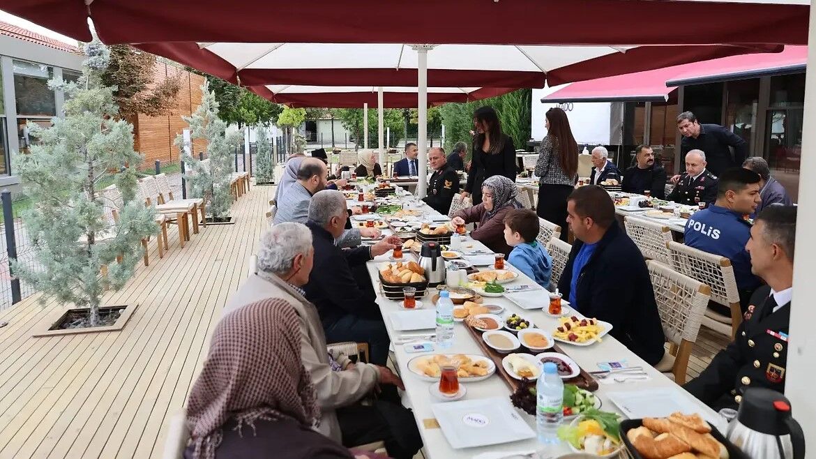 Gazi̇ler Onuruna Kahvalti Programi Düzenlendi̇19 Eylül Gaziler Günü Dolayısıyla Avanos Kaymakamlı (1)