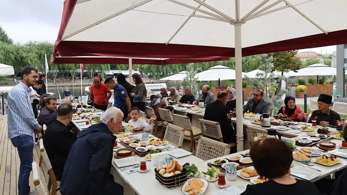 Gazi̇ler Onuruna Kahvalti Programi Düzenlendi̇19 Eylül Gaziler Günü Dolayısıyla Avanos Kaymakamlı (3)