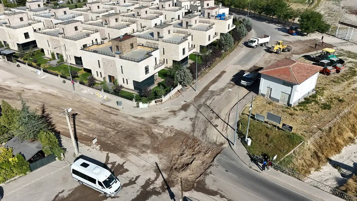 Kizilirmak Caddesi̇’nde Sicak Asfalt Hazirliklari Başladii̇lçemizin Ekonomik Ömrünü Tamamlamış, A (2)