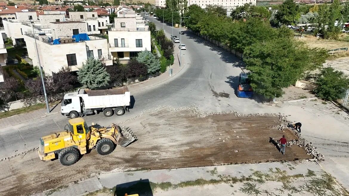 Avanos’ta Kızılırmak caddesi’nde sıcak asfalt çalışması başladı