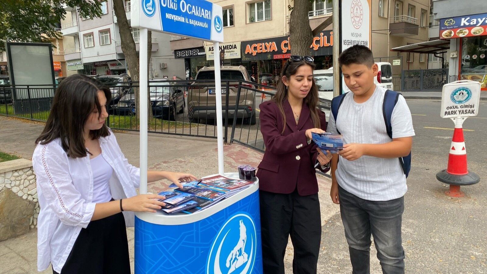 Nevşehir Ülkü Ocaklarından öğrencilere dijital eğitim tanıtımı