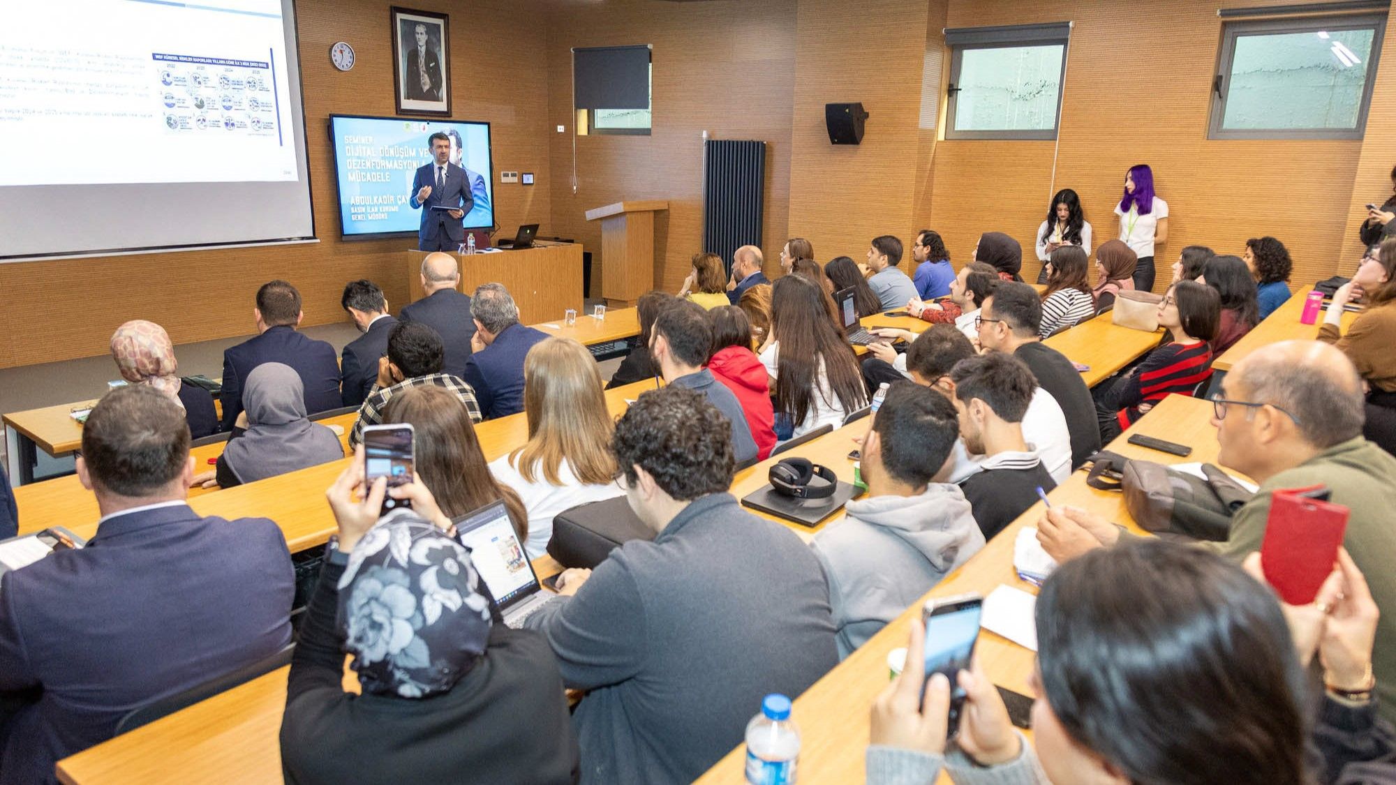 Basın Genel Müdürü Çay, İstanbul Üniversitesi öğrencileriyle buluştu
